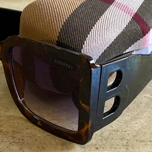 Burberry B Motif Square Sunglasses 😎 Tortoise plus case paper & wipe - Picture 2 of 16